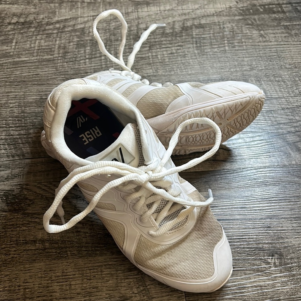 Women’s 6.5 Cheer Tumble Varsity Edge White Shoes Competitive School Rec